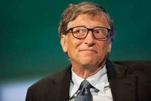 BILL GATES LOOKING TO THE SIDE
